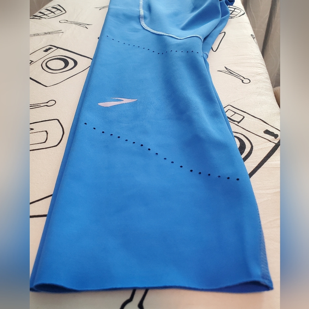 Brooks Women's Electric Blue Capris - Picture 4 of 10